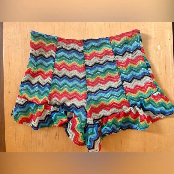 Rainbow Rocking Short Set Halter Top Chevron Ruffled - Picture 12 of 13